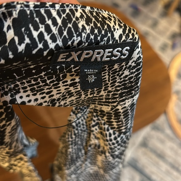 Express black white halter - Picture 4 of 4
